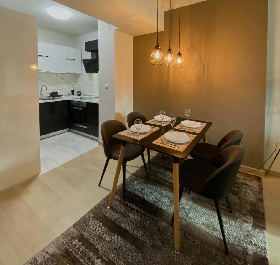 Stylish Apartment, Skopje Centre - Private Parking - Panoramic Views 외부 사진