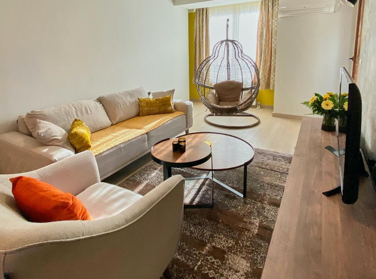 Stylish Apartment, Skopje Centre - Private Parking - Panoramic Views 외부 사진