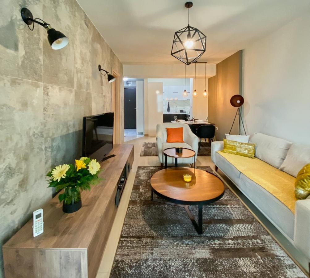 Stylish Apartment, Skopje Centre - Private Parking - Panoramic Views 외부 사진