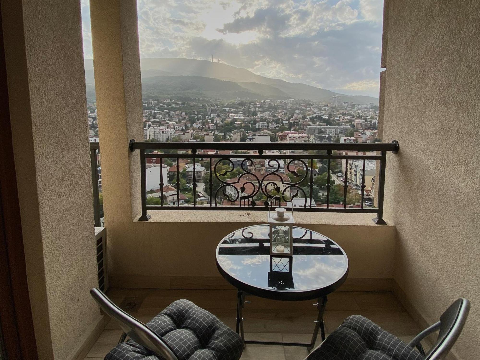 Stylish Apartment, Skopje Centre - Private Parking - Panoramic Views 외부 사진